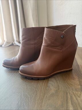 UGG Brown Leather Wedge Ankle Boots